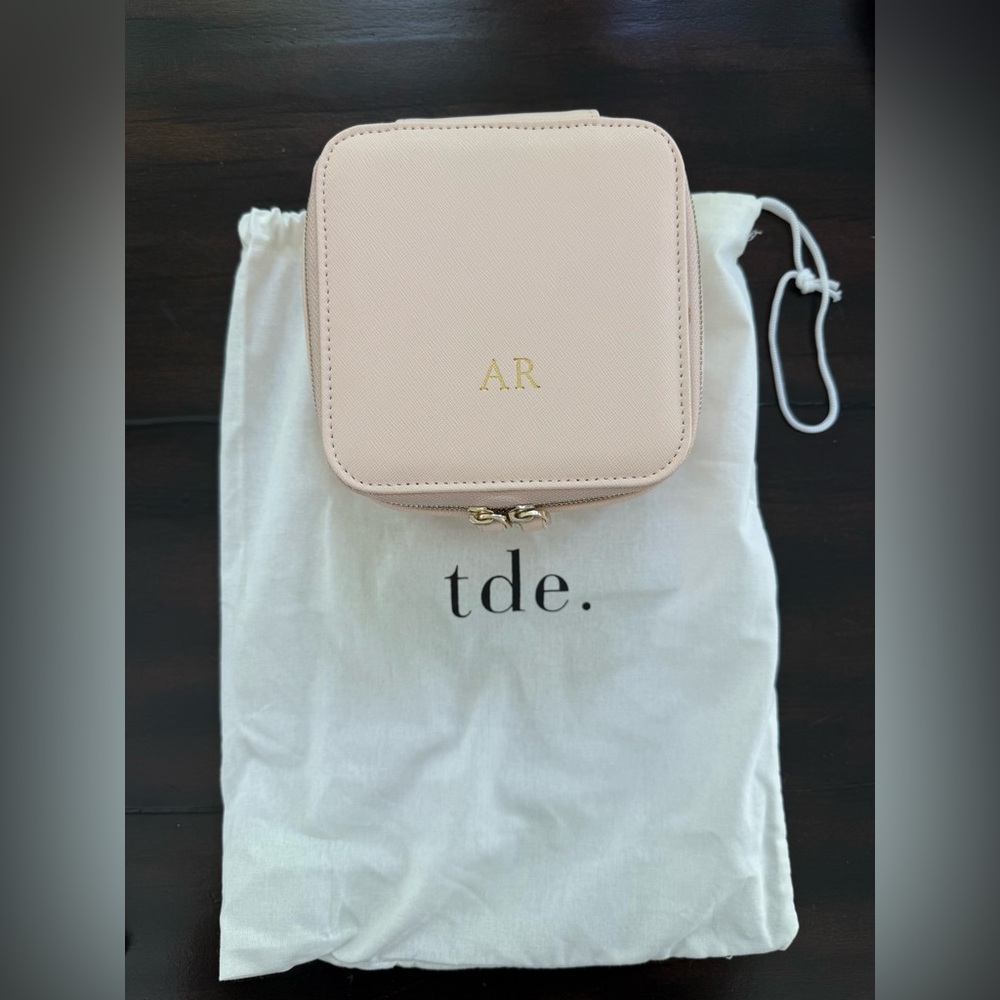 The Daily Edited (tde.) Travel Jewelry Case, “AR”